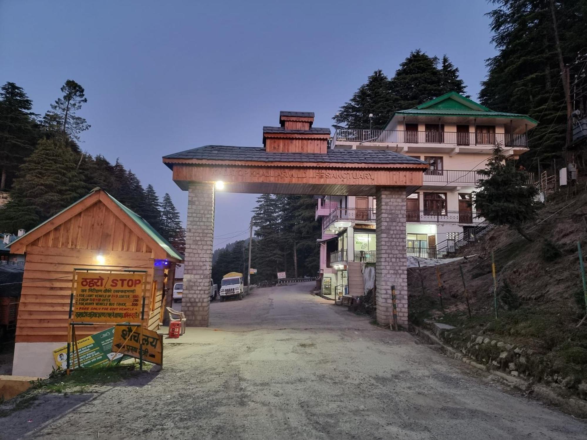 Forest Vibes Kalatop-Rooms And Restaurant Далхаузи Экстерьер фото